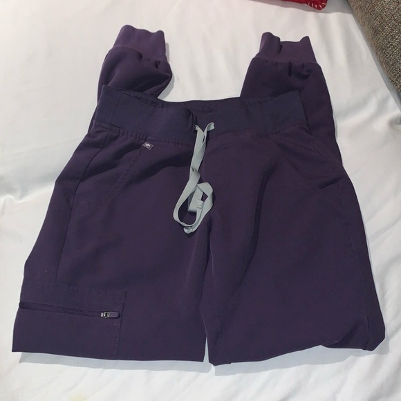 Gently Loved Zamora Style Jogger Scrub Pants Technical Collection by FIGS - Picture 1 of 8